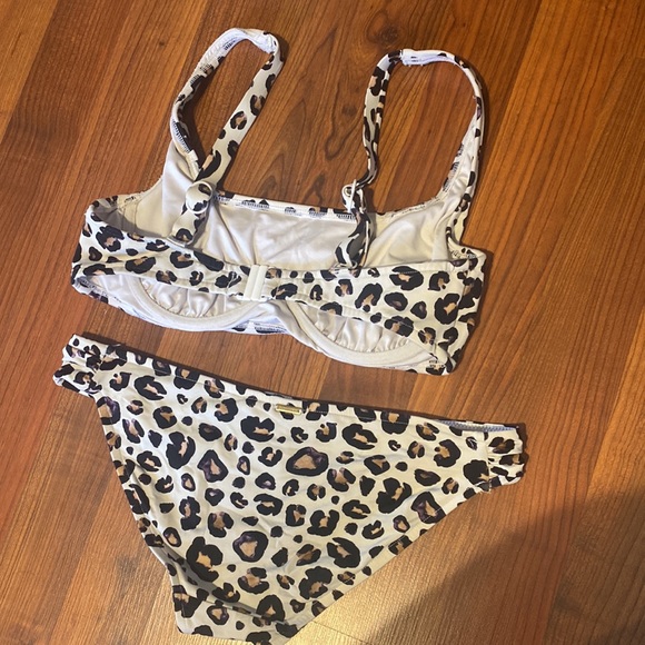 Bikini - Picture 2 of 2